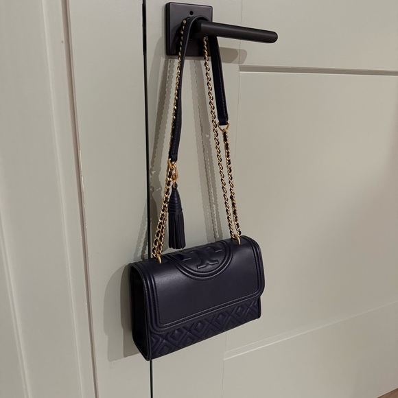 Tory Burch Fleming Quilted Shoulder Bag - Picture 3 of 12